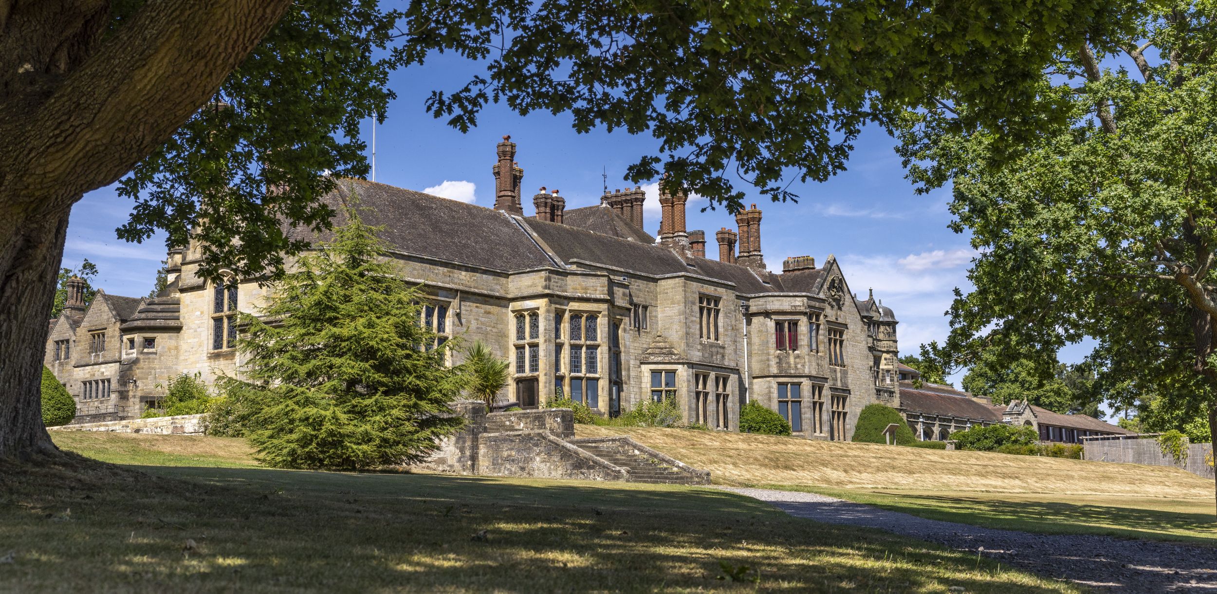 Summer Schools en Angleterre avec AKLIO Immersion